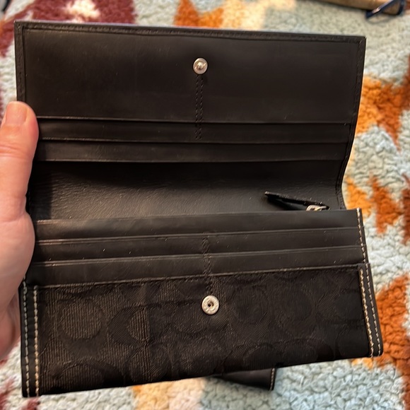 Coach Authentic Signature Wallet and Key pouch - Picture 3 of 14